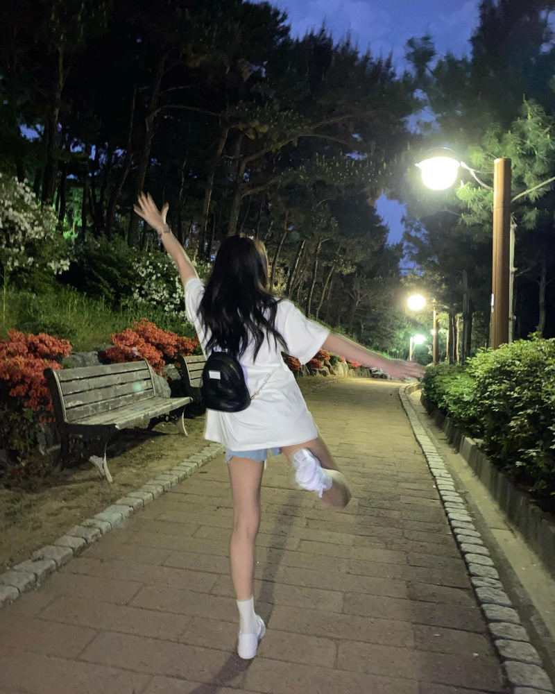 210429 Red Velvet Yeri Instagram Update documents 6
