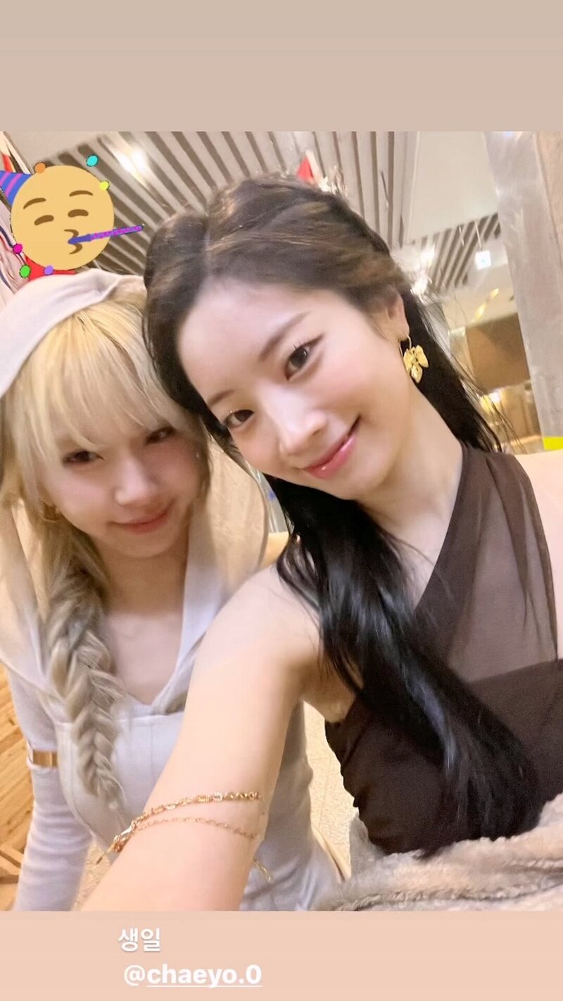 240423 - DAHYUN Instagram Story Update with CHAEYOUNG - Happy CHAEYOUNG Day documents 3