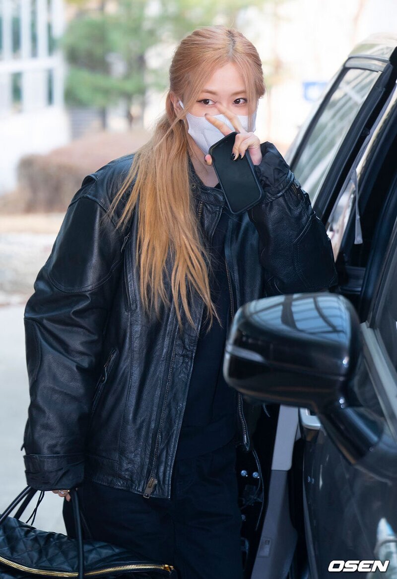 230305 - ROSÉ & JISOO at the Seoul Gimpo Business Aviation Center Airport documents 2