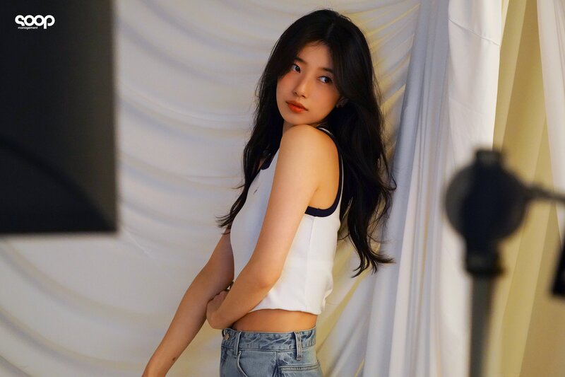 240405 SOOP Naver Post - Suzy - Guess S/S 2024 Campaign Behind documents 12