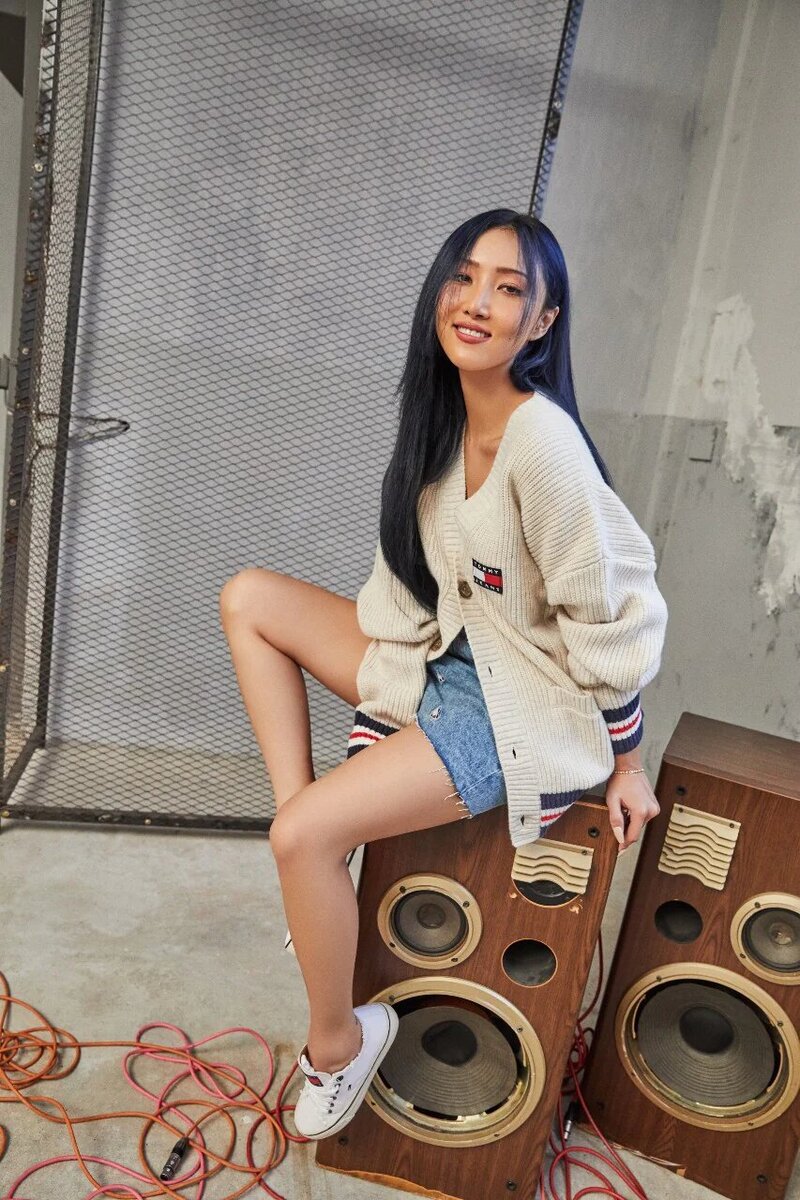 MAMAMOO's Hwasa for Tommy Hilfiger 2020 Fall Collection documents 14
