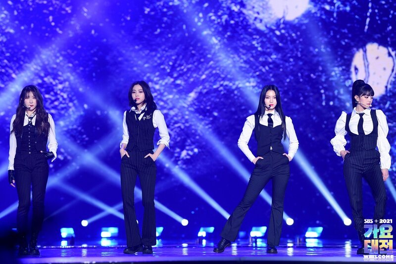 211225 Minnie, Ryujin, Isa & Chaeyeon Special Stage at SBS Gayo Daejeon documents 4