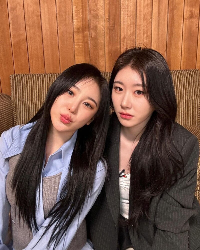 240320 - LEE CHAEYEON Instagram Update with CHAERYEONG documents 4
