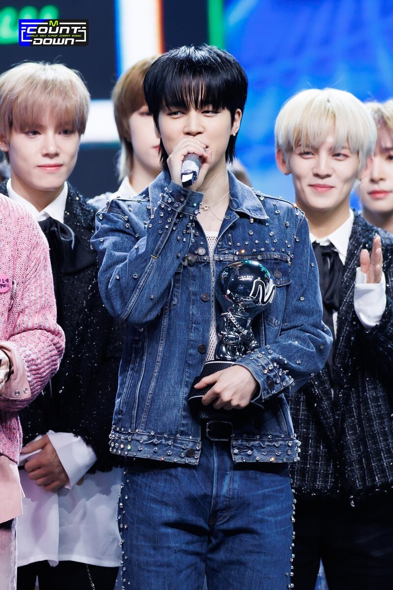 230330 BTS Jimin - 'Like Crazy' at M COUNTDOWN documents 8