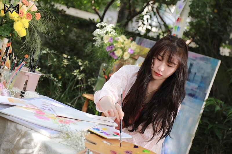 220306 WM Naver Update - Lee Chae Yeon 2023 Season's Greetings 'Four Seasons Atelier' Behind documents 3