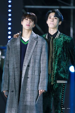 181023 NCT Doyoung and Jeno at The Show