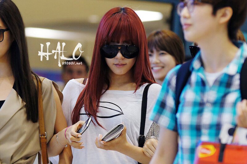 120610 Girls' Generation Tiffany, Jessica & Seohyun at Incheon Airport documents 4