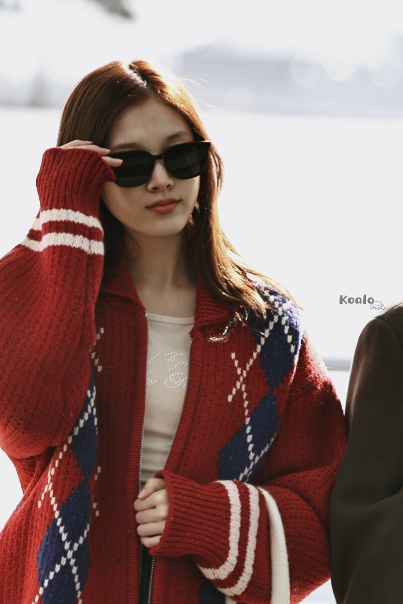 240215 STAYC J at Incheon International Airport documents 1
