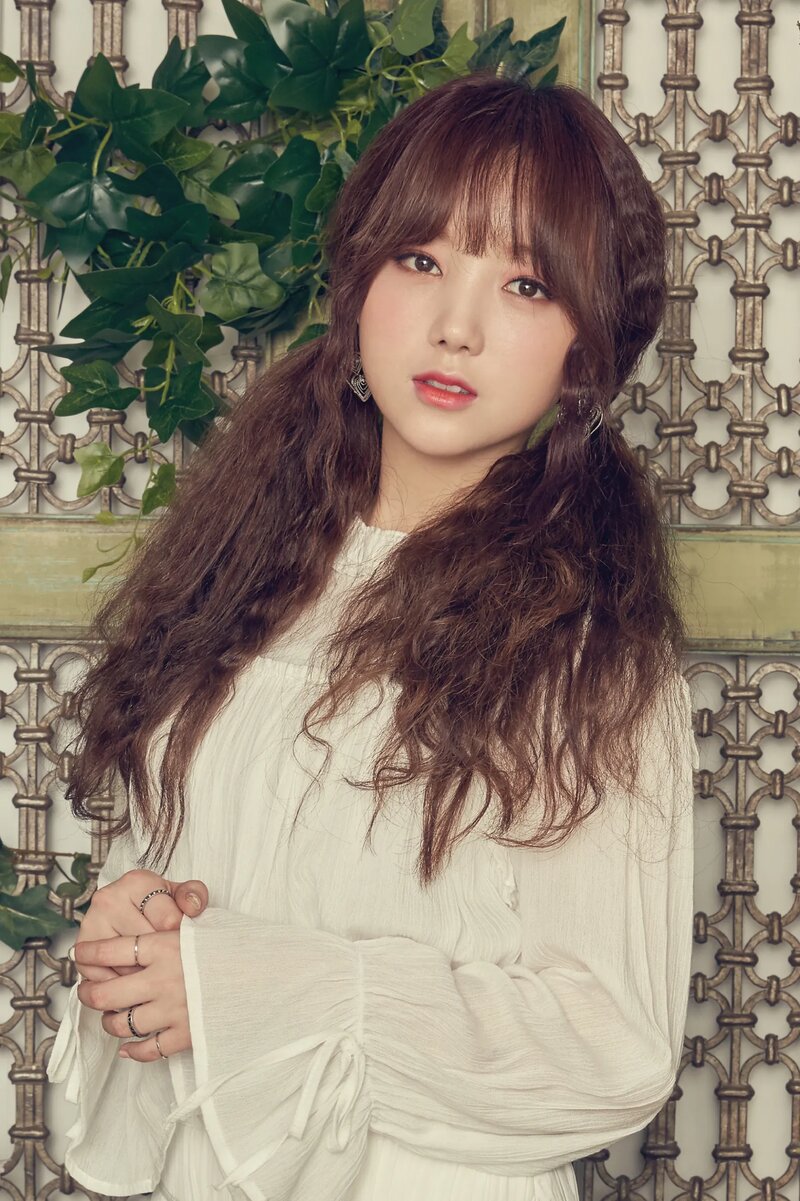 Lovelyz_Kei_Now,_We_promotional_photo.png