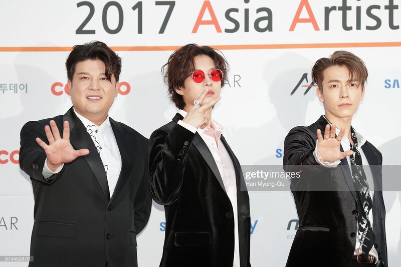 171115 Super Junior Heechul at Asian Artist Awards documents 3