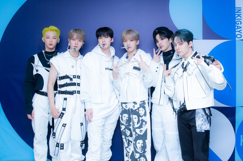 220522 SBS Twitter Update- ONEUS at INKIGAYO Photowall documents 2