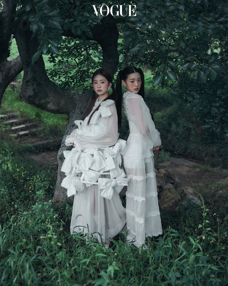 IZ*ONE Minju & Wonyoung for Vogue Korea October 2020 Issue documents 1