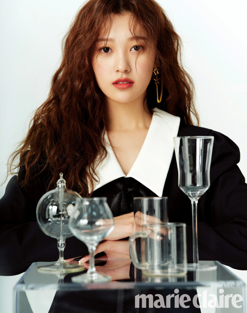 LOONA Chuu & Choerry for Marie Claire Korea Magazine March 2021 Issue documents 2