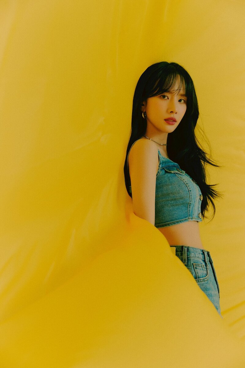 WJSN Seola for Universe's 'Feel the Breeze' Photoshoot 2022 documents 4