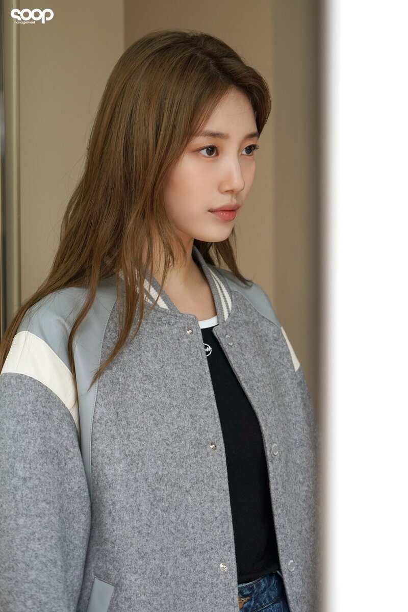 231205 SOOP Naver Post - Suzy - Guess FW23 Photoshoot Behind documents 8