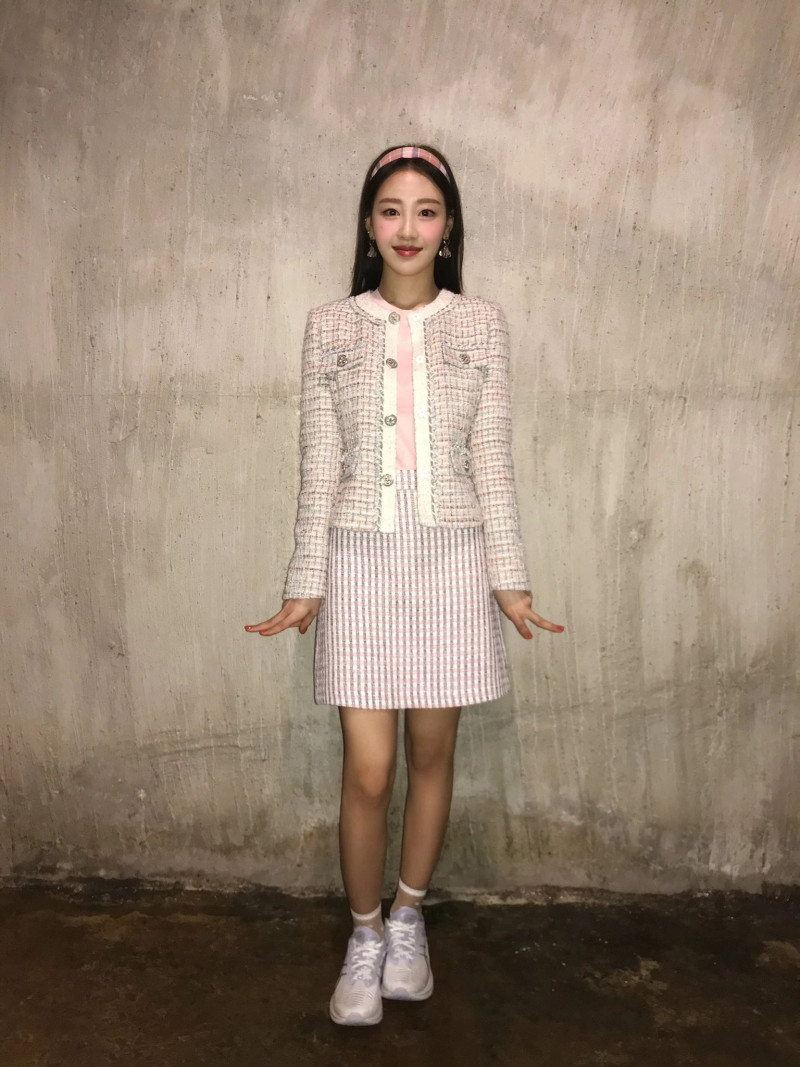 210504 Yves Twitter Update (LOONA) documents 4