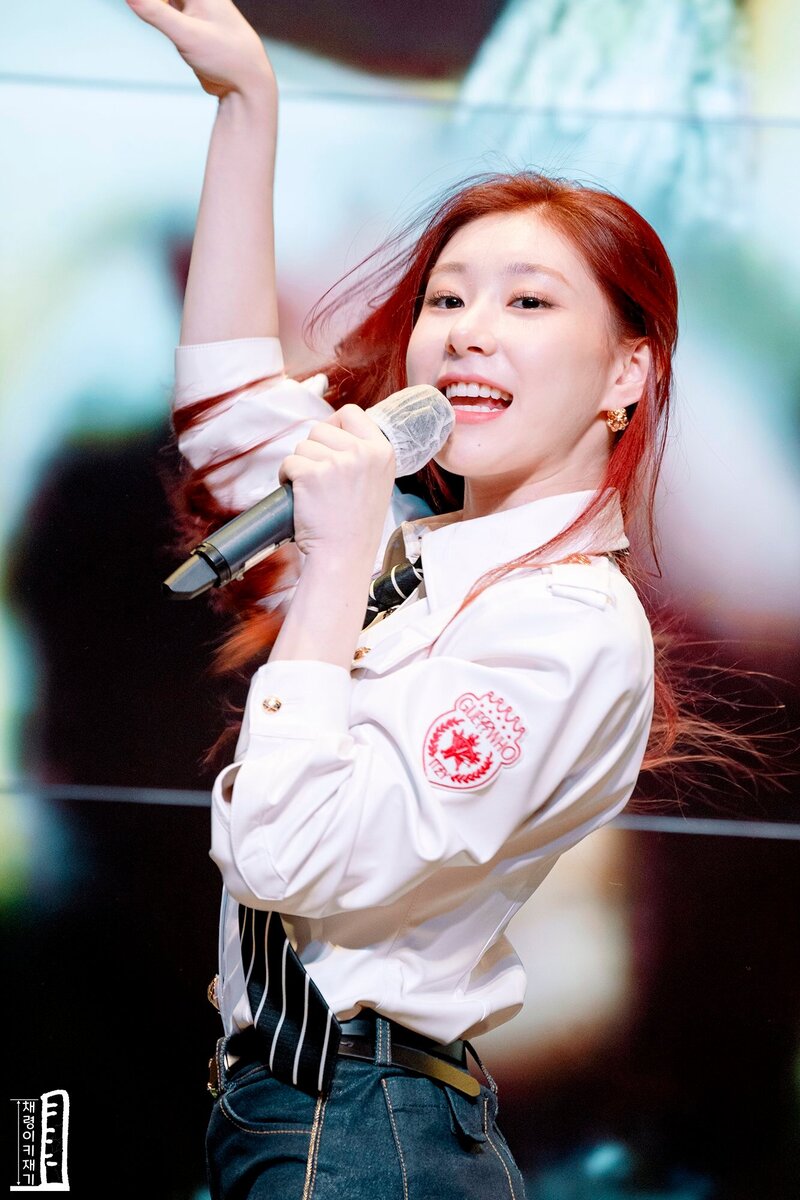 210530 ITZY Chaeryeong - Fansign Event documents 4