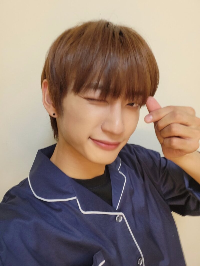 220731 OMEGA X Twitter Update - Taedong documents 3