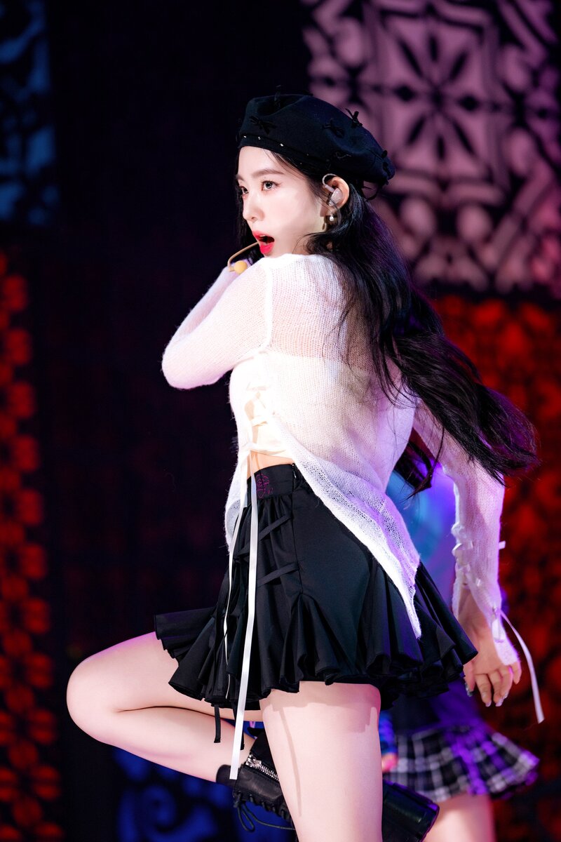 231119 Red Velvet Irene - 'Chill Kill' at Inkigayo documents 7
