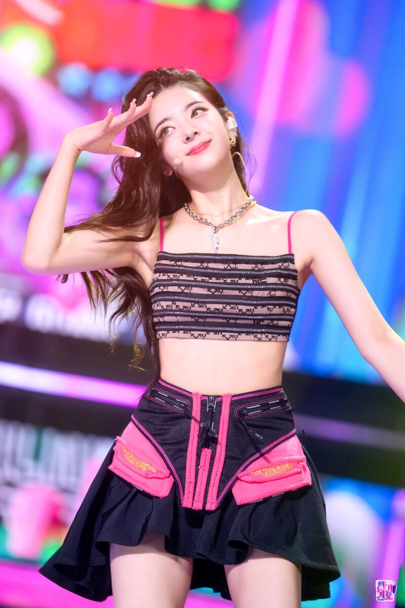 220724 ITZY Lia - 'SNEAKERS' at Inkigayo documents 11