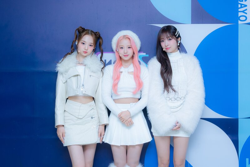 230219 SBS Twitter Update - LIMELIGHT at Inkigayo Photowall documents 1