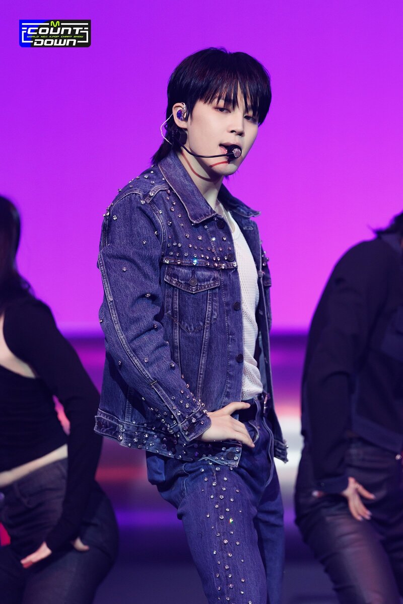 230330 BTS Jimin - 'Like Crazy' at M COUNTDOWN documents 15