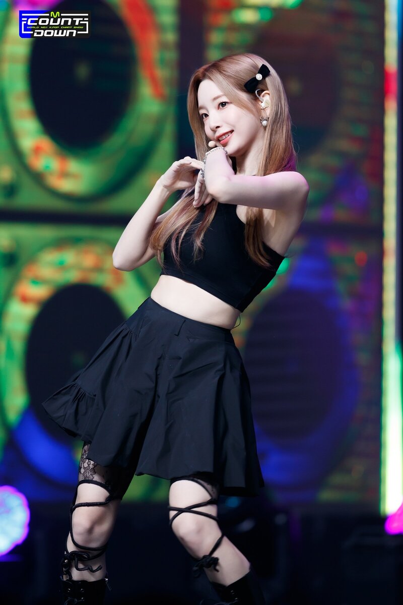 230921 EL7Z UP Yeonhee - 'Cheeky' at M Countdown documents 6
