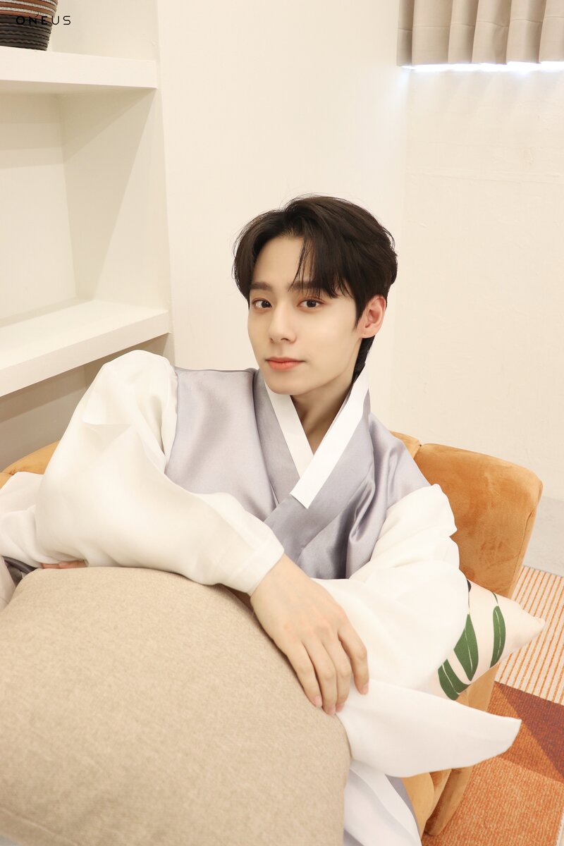 [ONEUS MAGAZINE] EP.62 TO MOON, have a holiday full of happiness💛 documents 6