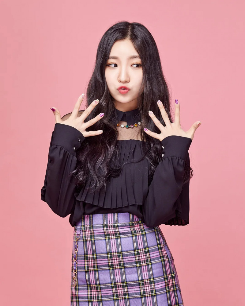 HeyGirls_Siyeon_No_One_But_You_promo_photo_(1).png