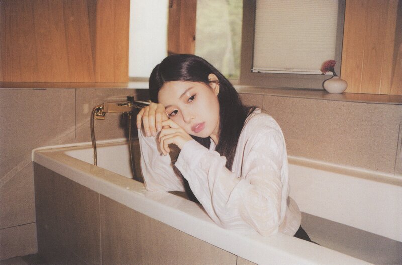 Hyewon 1st Photobook Beauty Cut [Scans] documents 7