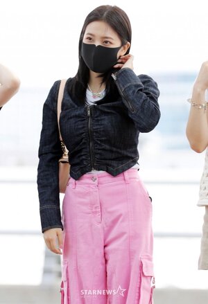 220520 Red Velvet Yeri at Incheon International Airport headed for Allo Bank Festival 2022 in Jakarta