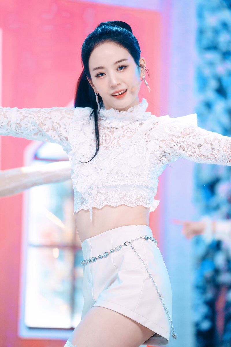 220123 fromis_9 Gyuri - 'DM' at Inkigayo documents 20