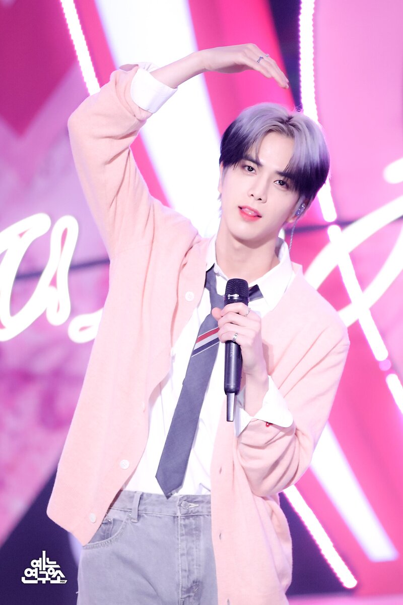 231111 MC Younghoon - "Love Lee" Special Stage at Music Core documents 5