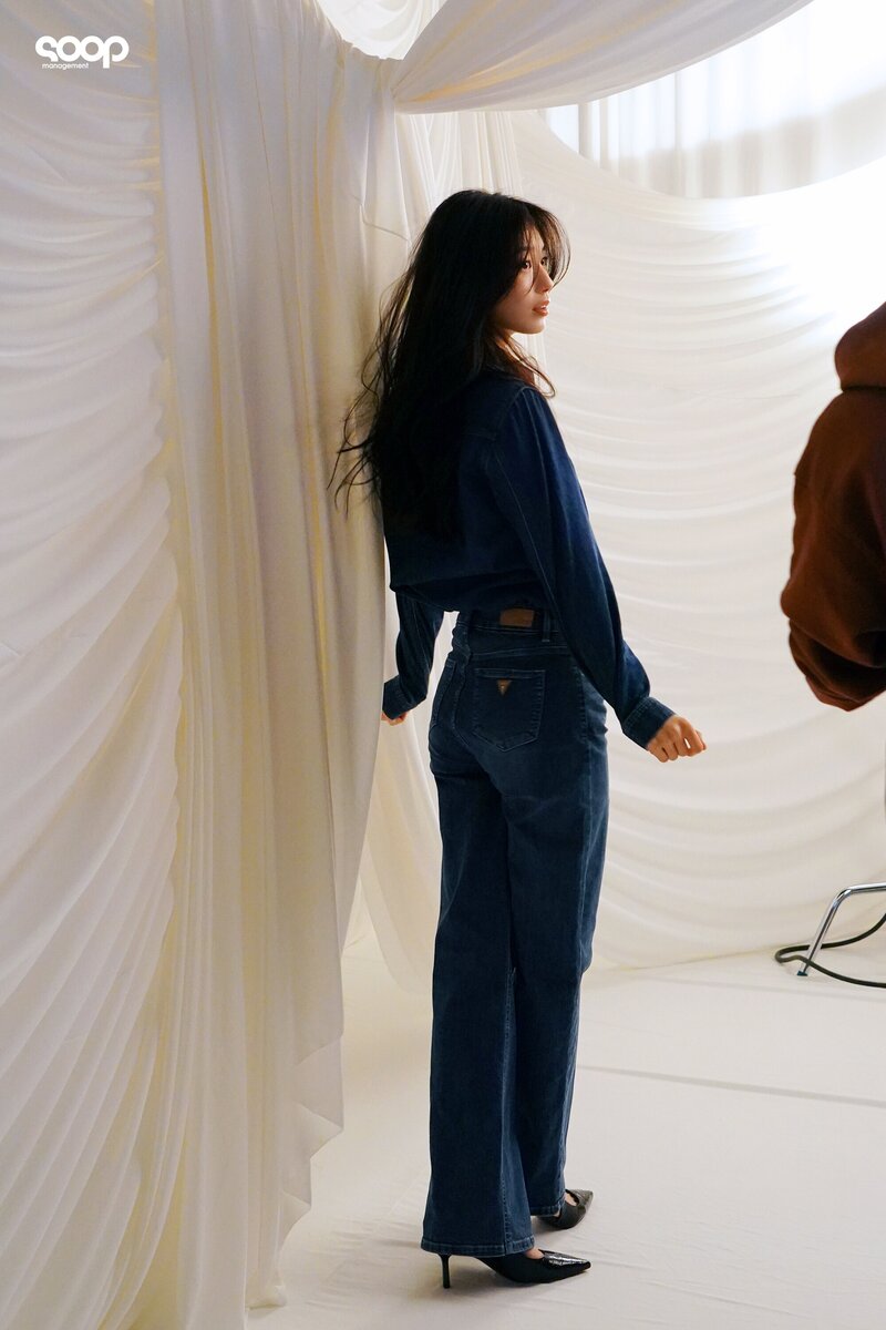 240405 SOOP Naver Post - Suzy - Guess S/S 2024 Campaign Behind documents 12