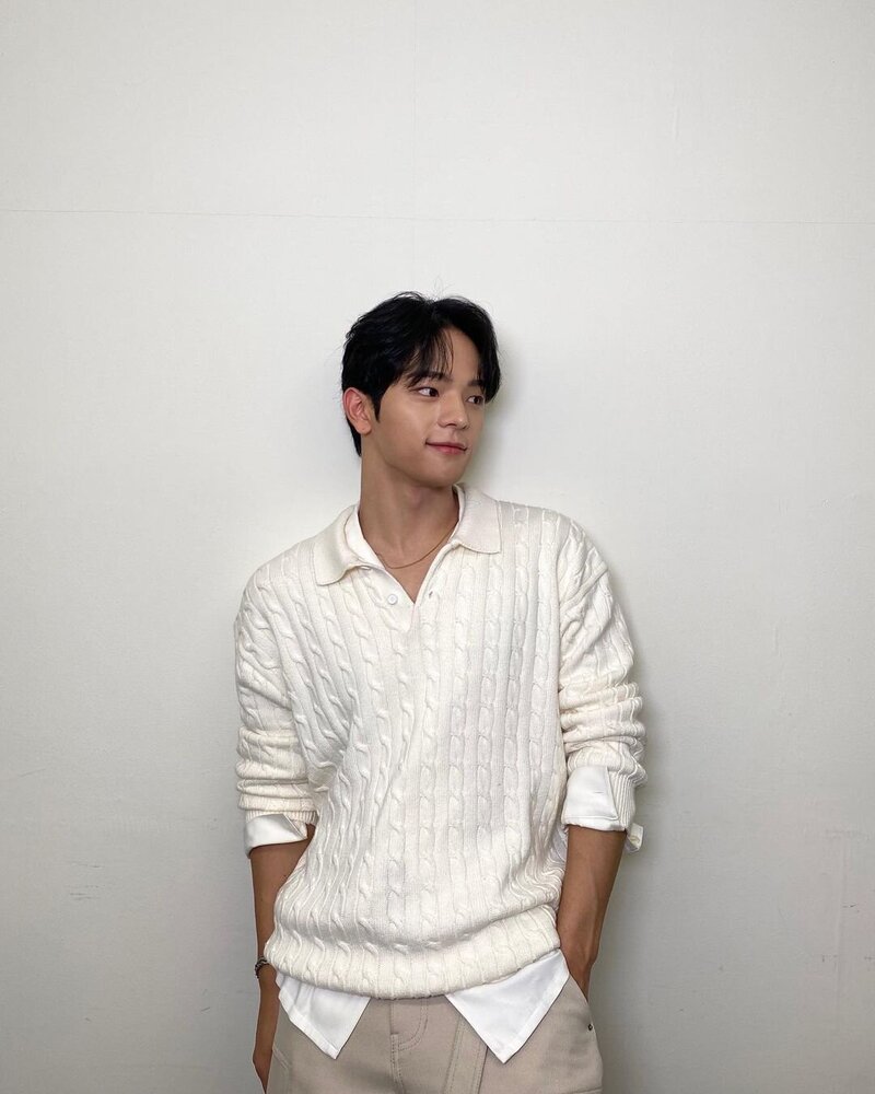 221122 Woo Jin Instagram Update documents 1