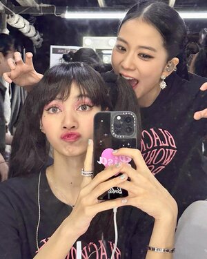 230114 BLACKPINK Jisoo Instagram Update with Lisa
