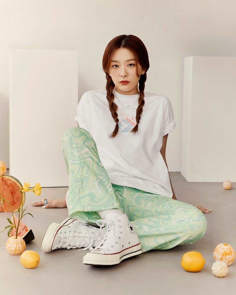 210523 Red Velvet SNS update - Seulgi with CONVERSE documents 4