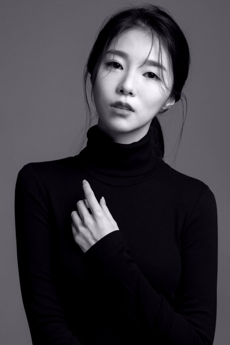 Lee Seo Young New Profile Photo for Urban network Entertainment documents 2