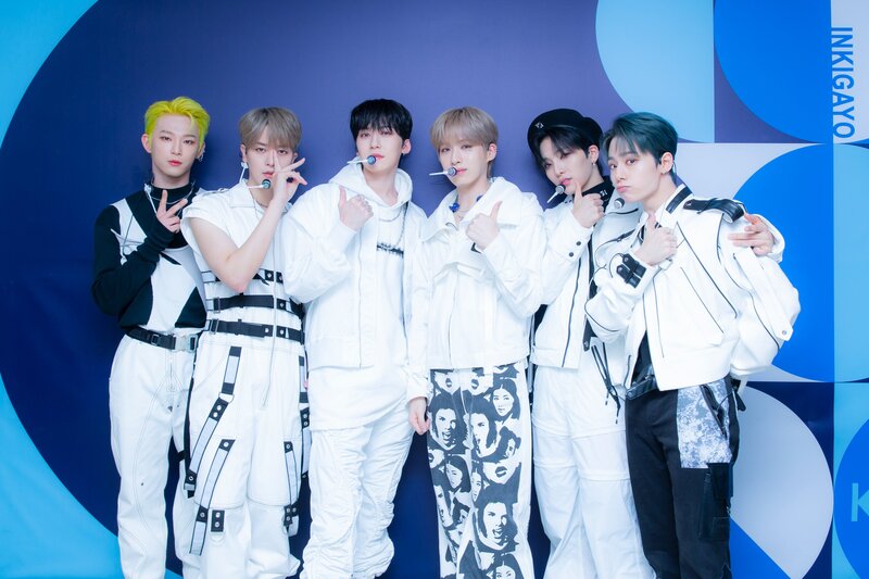 220522 SBS Twitter Update- ONEUS at INKIGAYO Photowall documents 1