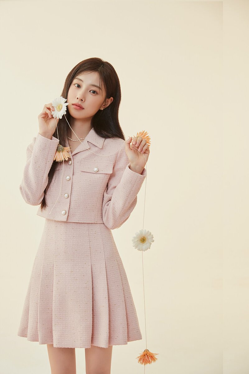 Kang Hyewon for Roem 2023 Fall Collection 'Fill Your Romance' documents 10