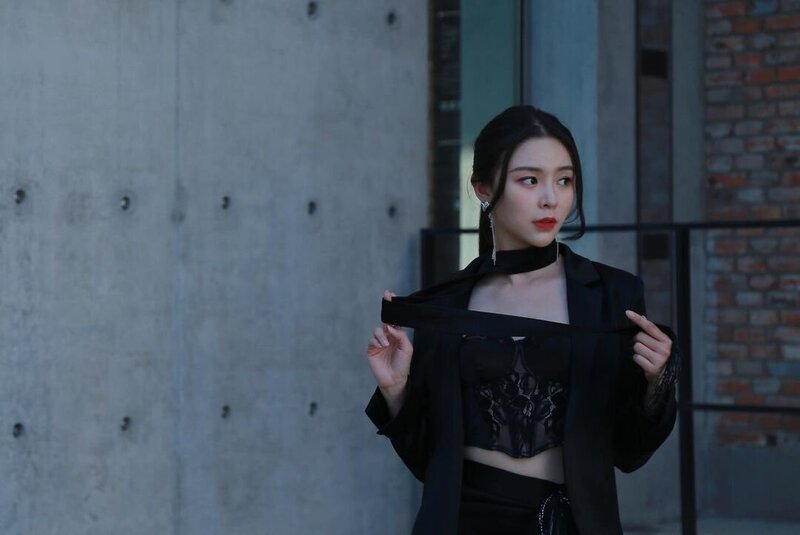220908 Elkie at China Fashion Week Instagram Update documents 8