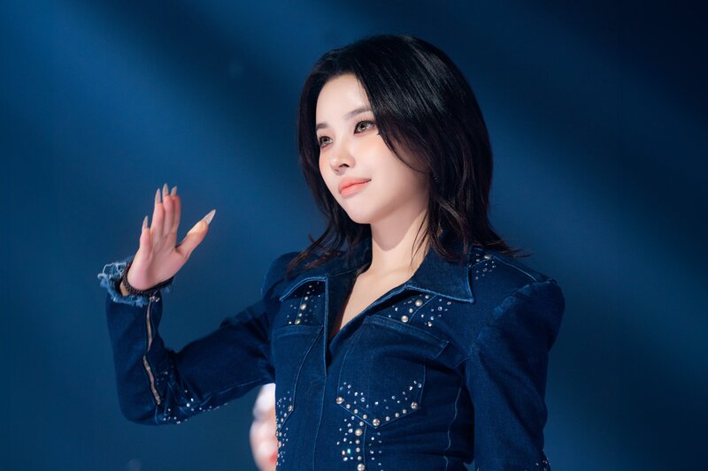 240204 (G)I-DLE Soyeon - 'Super Lady' at Inkigayo documents 2