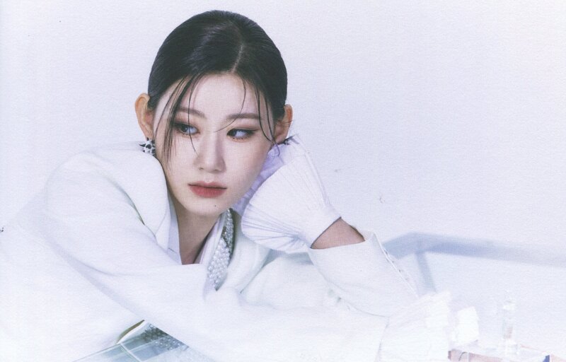 ITZY 'CHECKMATE' Album Scans (Chaeryeong ver.) documents 21