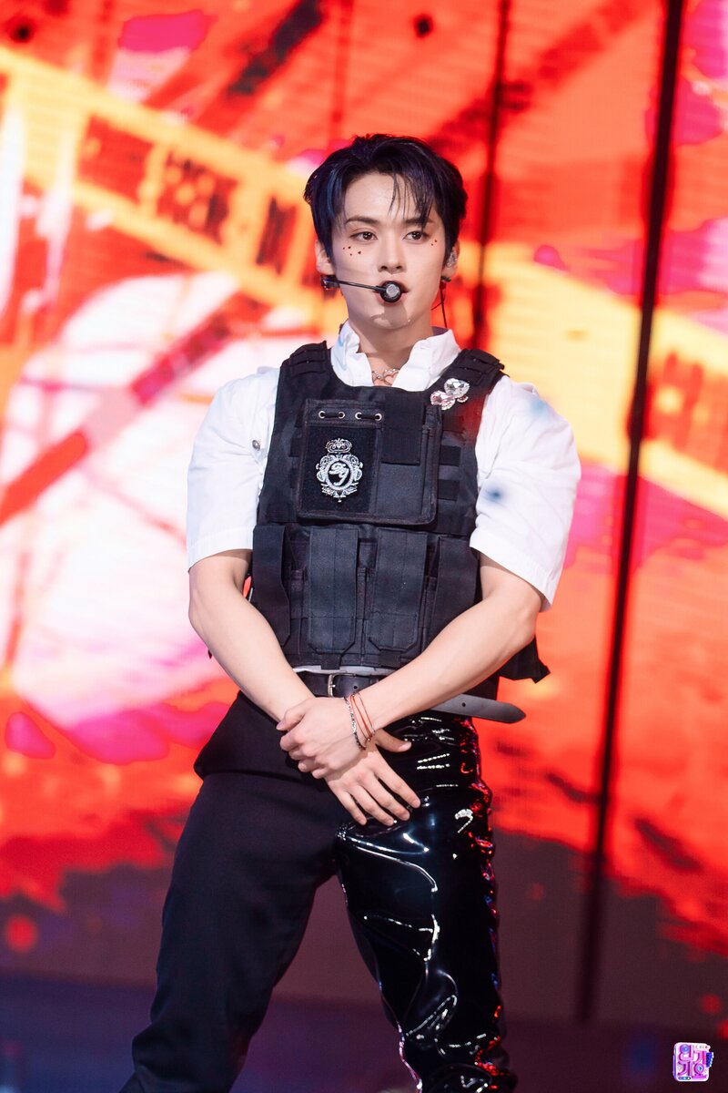 221023 StrayKids Lee Know - 'CASE 143' at Inkigayo documents 6