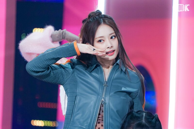 240222 - KBS Kpop Twitter Update with TZUYU - 'SET ME FREE' Music Bank Behind Photo documents 8