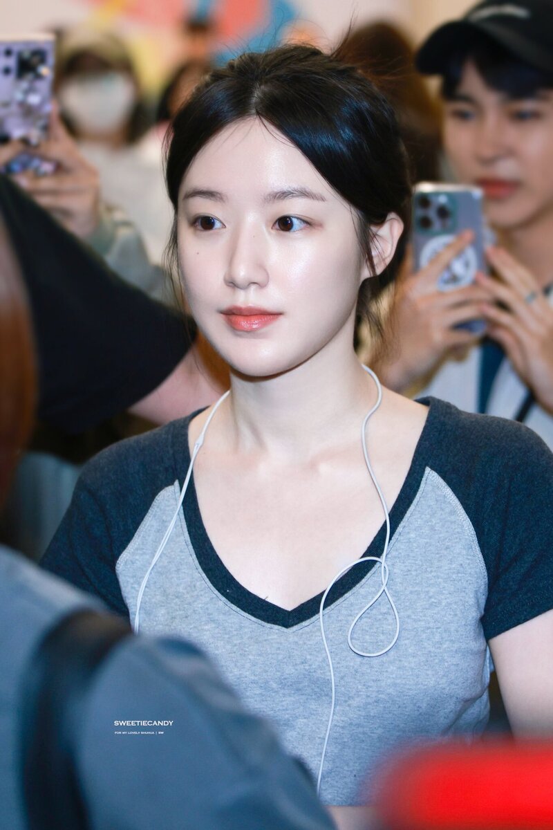 240414 (G)I-DLE Shuhua - ICN Airport documents 3