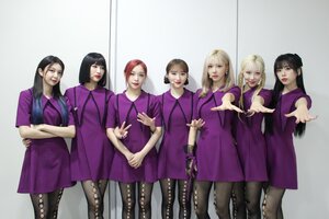 211008 Dreamcatcher Naver Post - 'BEcause' Music Show Behind #2