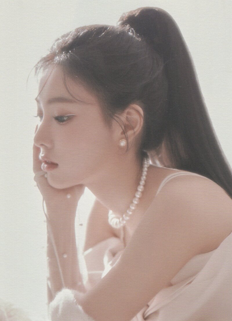 Kang Hyewon - Winter Special Album [W] (Scans) documents 7