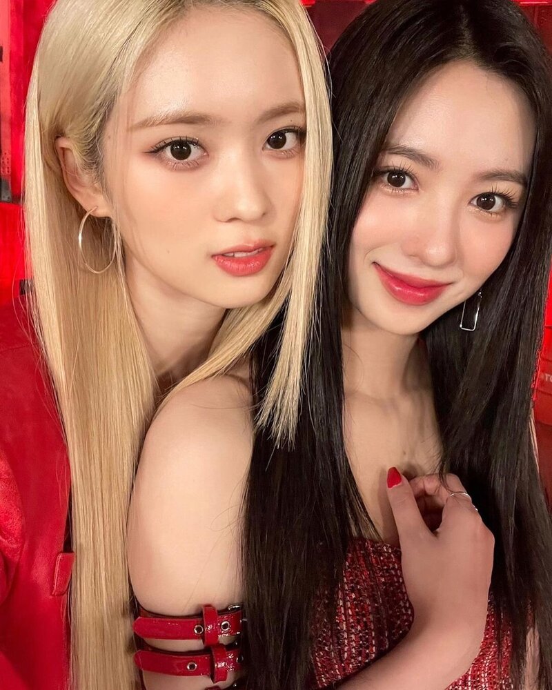 220904 CHERRY BULLET Instagram Update - Jiwon and May documents 1