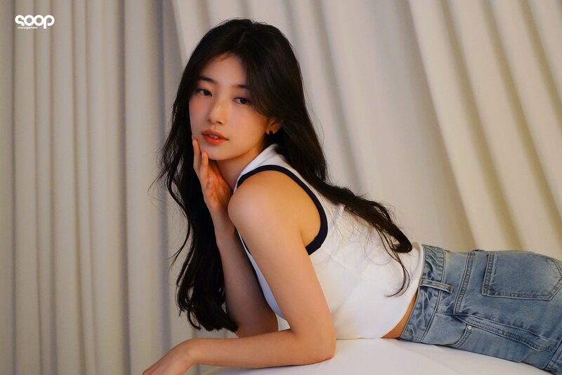 240405 SOOP Naver Post - Suzy - Guess S/S 2024 Campaign Behind documents 15